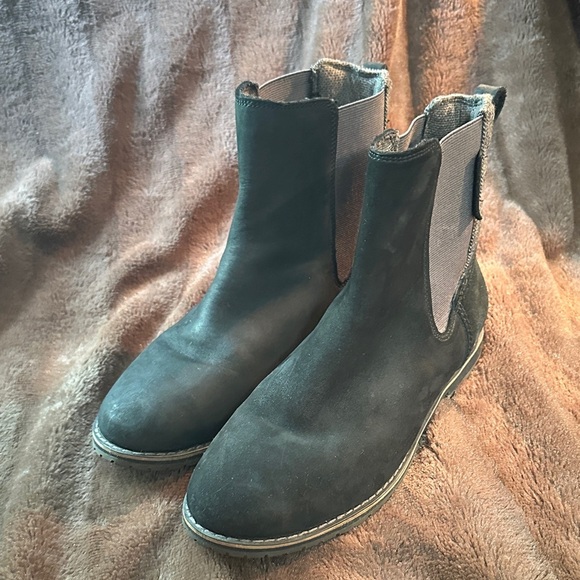 COLUMBIA Black Suede Waterproof Slip On Ankle Boot Sz 9 - Picture 1 of 14